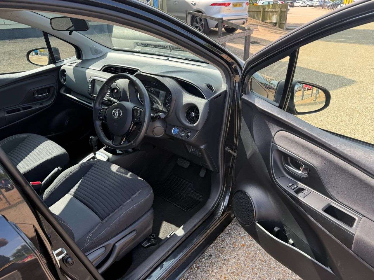 2018 TOYOTA YARIS 2018 TOYOTA YARIS