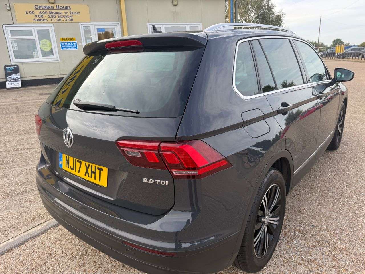 2017 VOLKSWAGEN TIGUAN 2017 VOLKSWAGEN TIGUAN