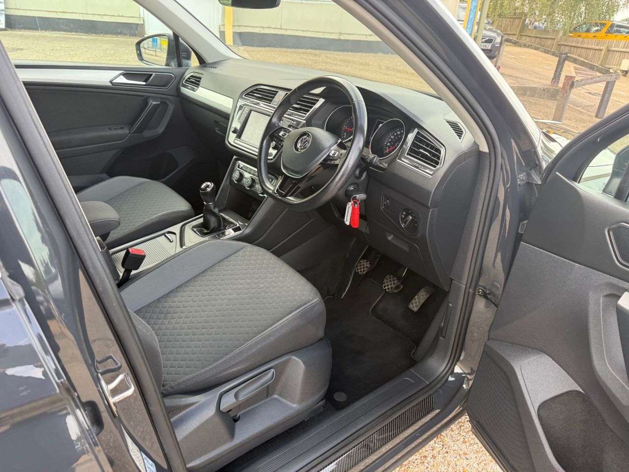 2017 VOLKSWAGEN TIGUAN 2017 VOLKSWAGEN TIGUAN