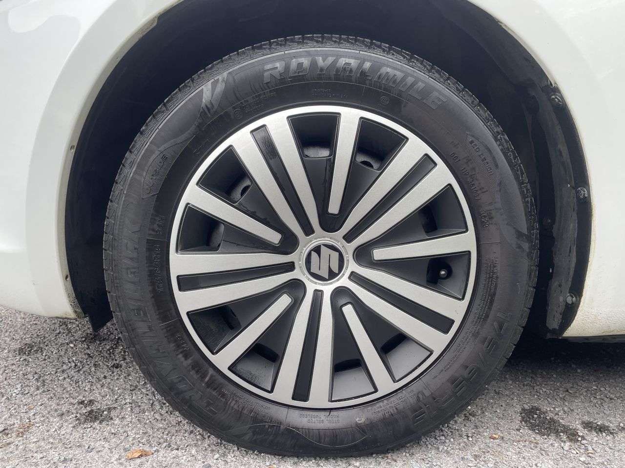 2011 SUZUKI SWIFT 2011 SUZUKI SWIFT