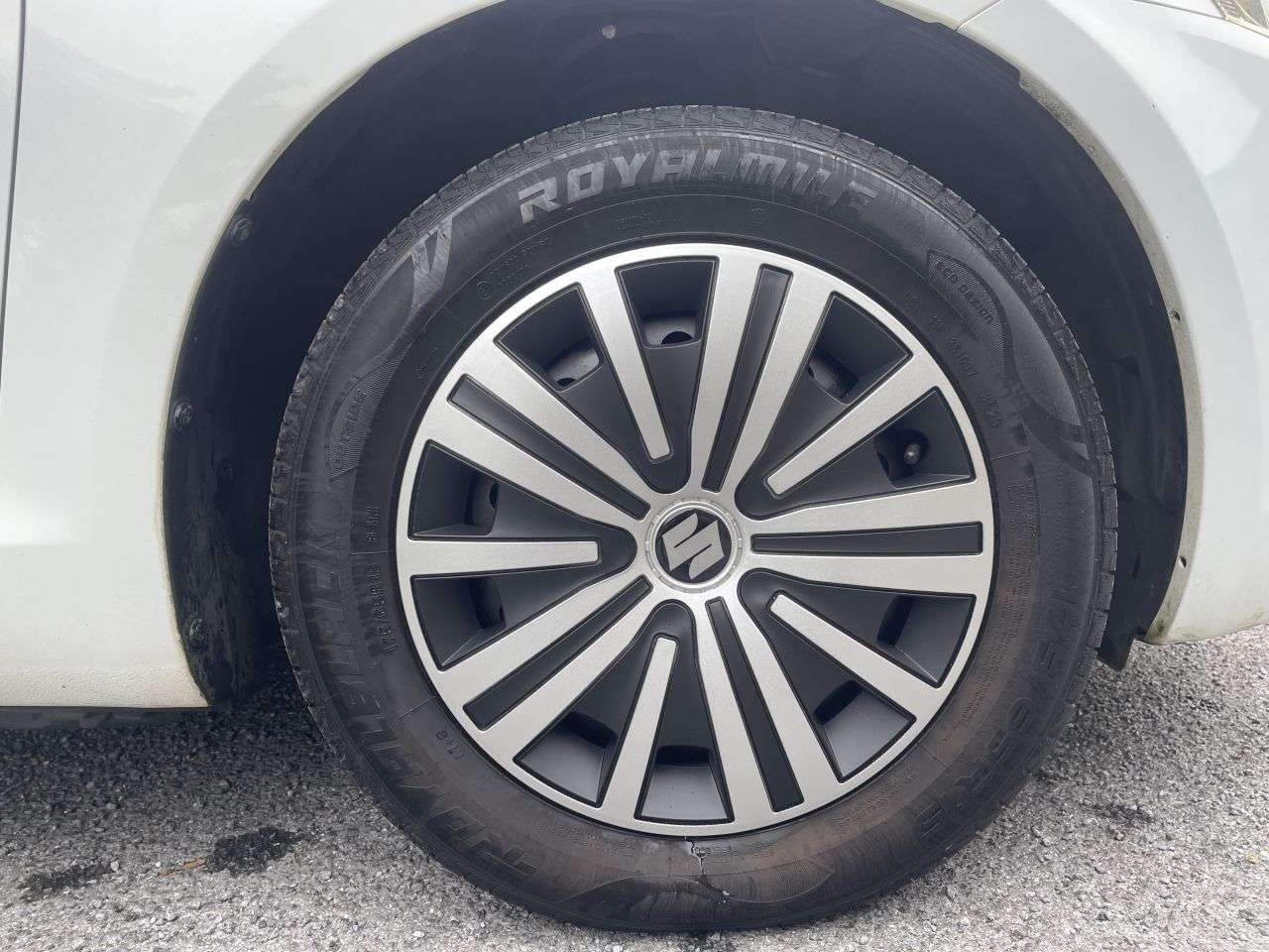 2011 SUZUKI SWIFT 2011 SUZUKI SWIFT