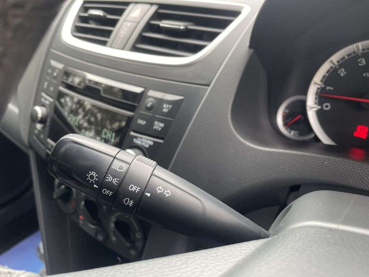 2011 SUZUKI SWIFT 2011 SUZUKI SWIFT