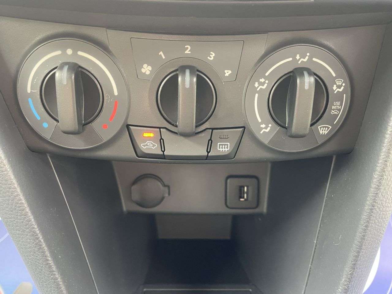 2011 SUZUKI SWIFT 2011 SUZUKI SWIFT