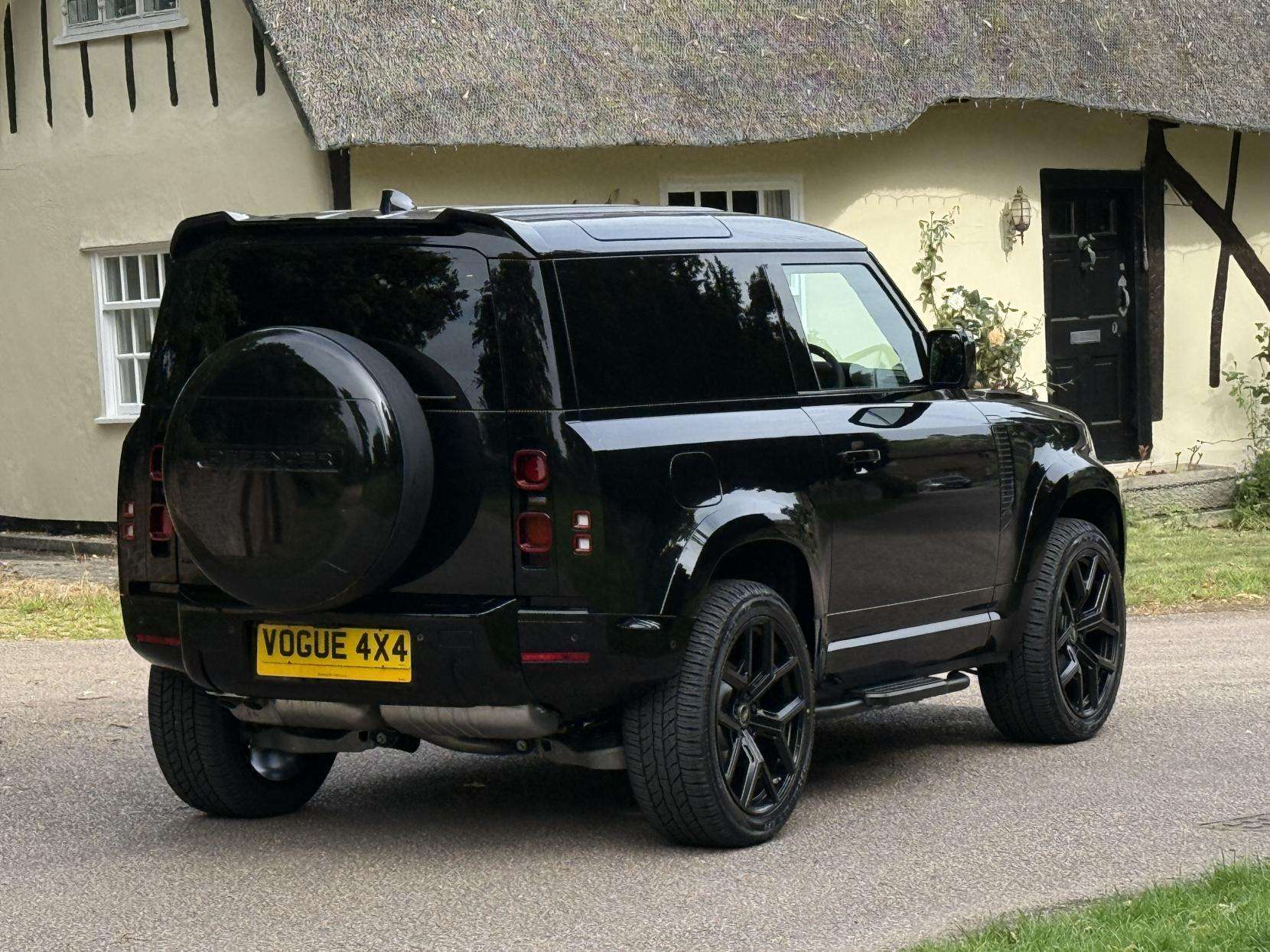 2025 LAND ROVER DEFENDER 90 2025 LAND ROVER DEFENDER 90