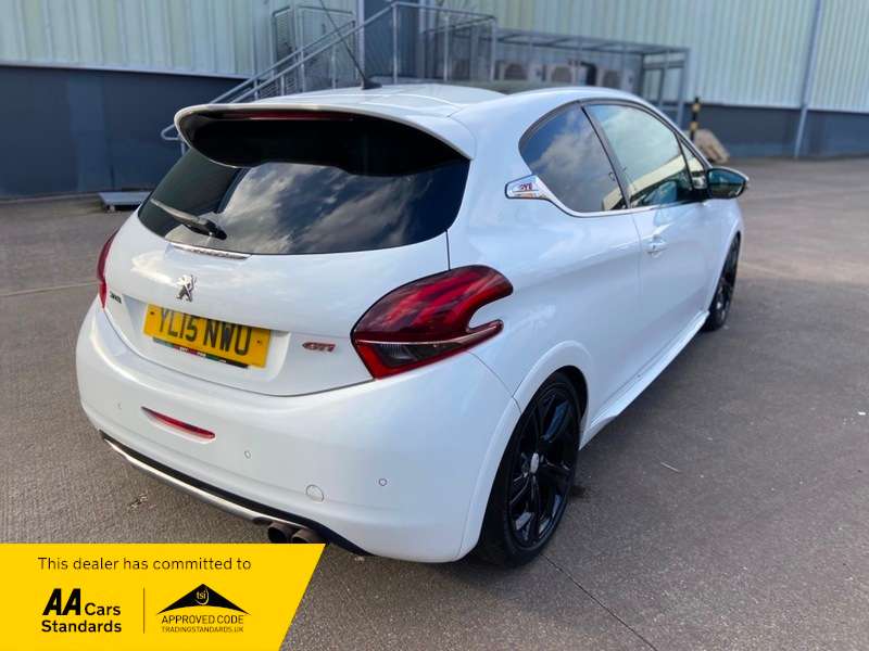 2015 PEUGEOT 208 2015 PEUGEOT 208
