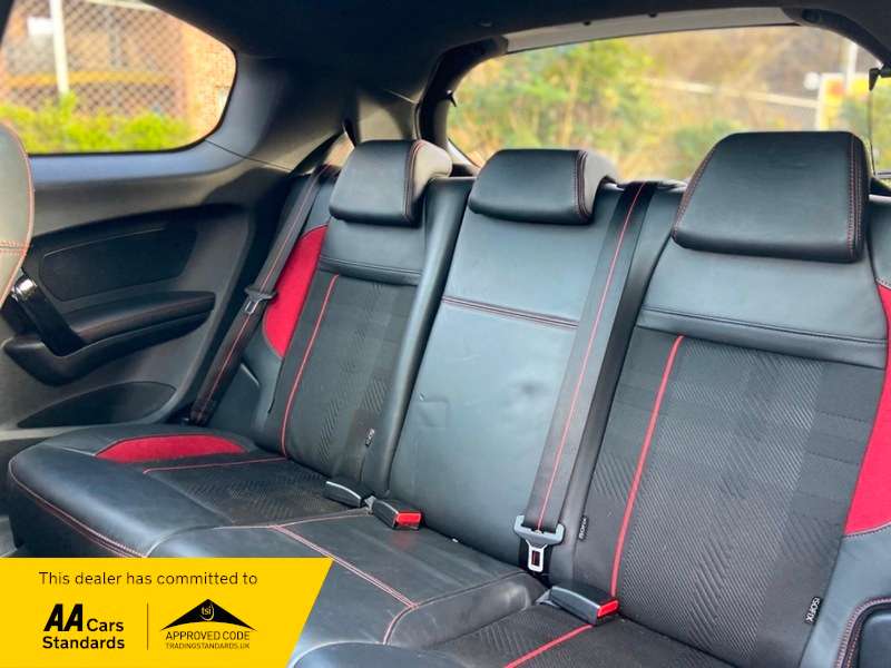 2015 PEUGEOT 208 2015 PEUGEOT 208