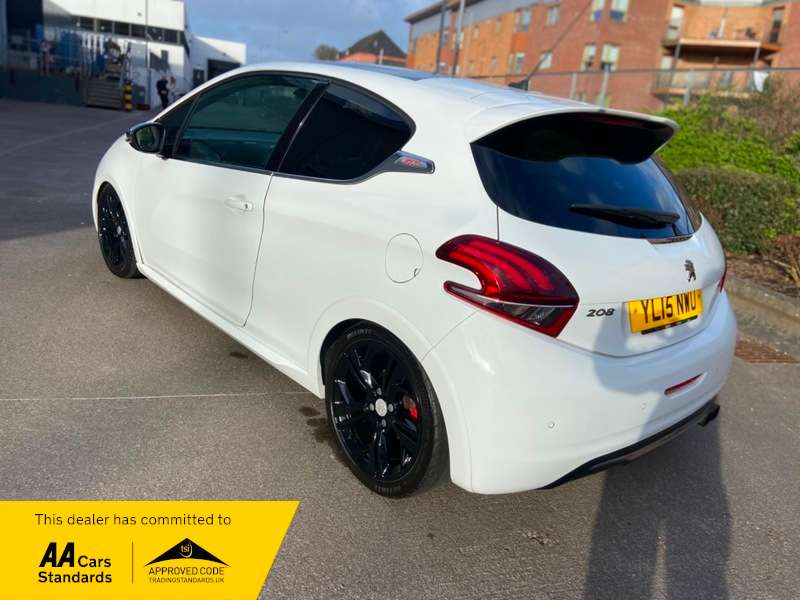 2015 PEUGEOT 208 2015 PEUGEOT 208