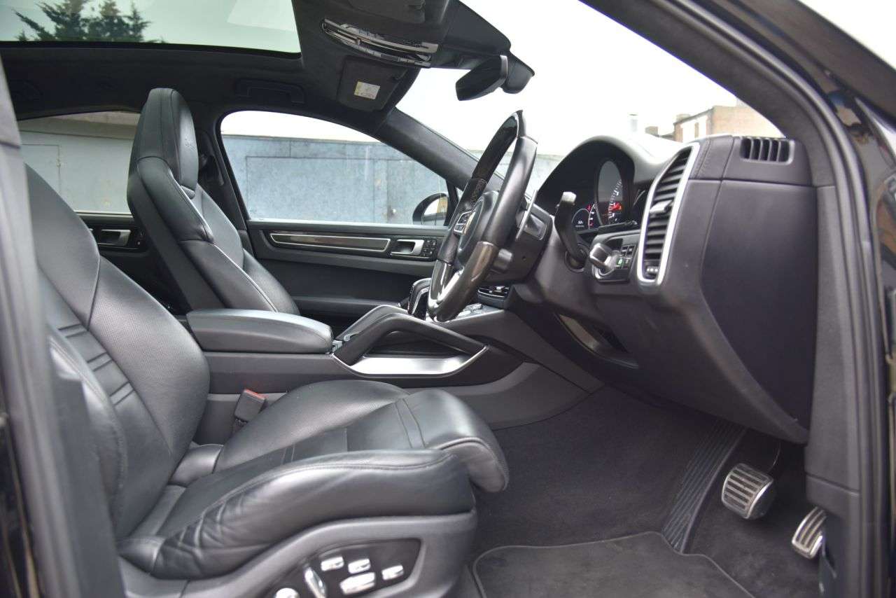 2019 PORSCHE CAYENNE 2019 PORSCHE CAYENNE