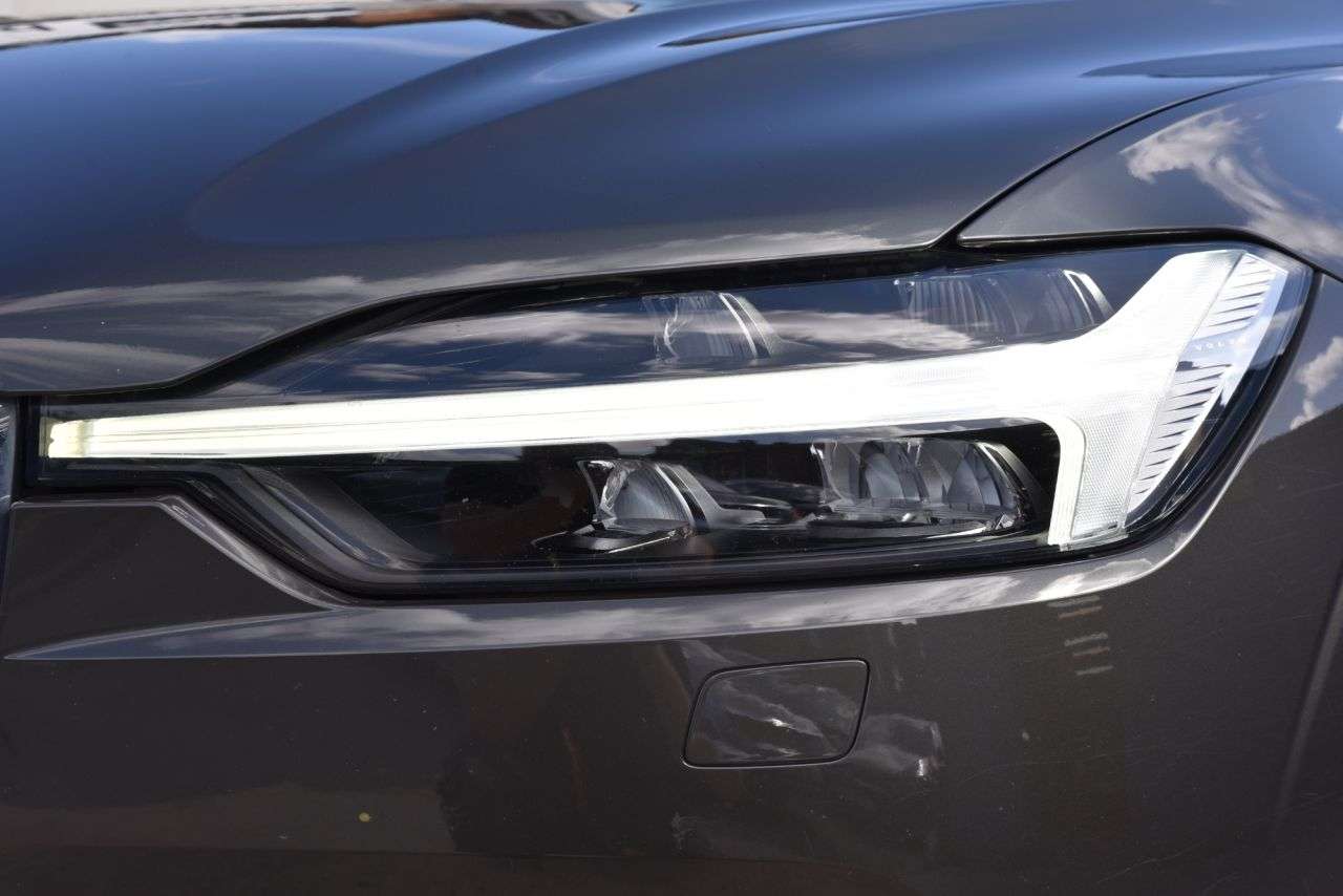 2021 VOLVO XC60 2021 VOLVO XC60