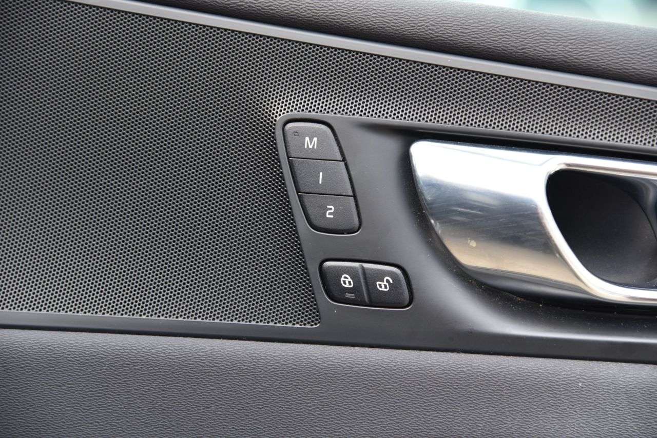 2021 VOLVO XC60 2021 VOLVO XC60