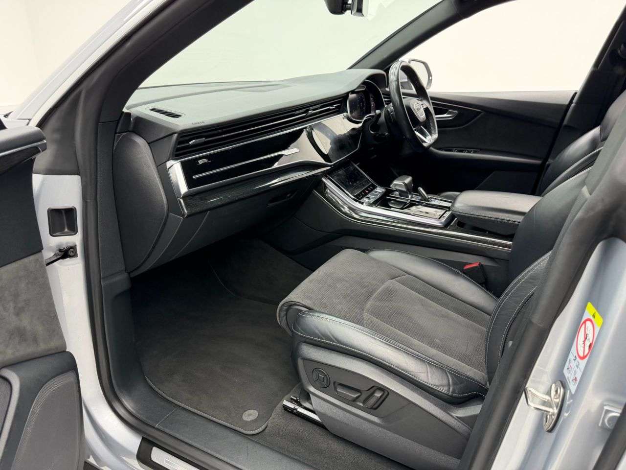 2018 AUDI Q8 2018 AUDI Q8