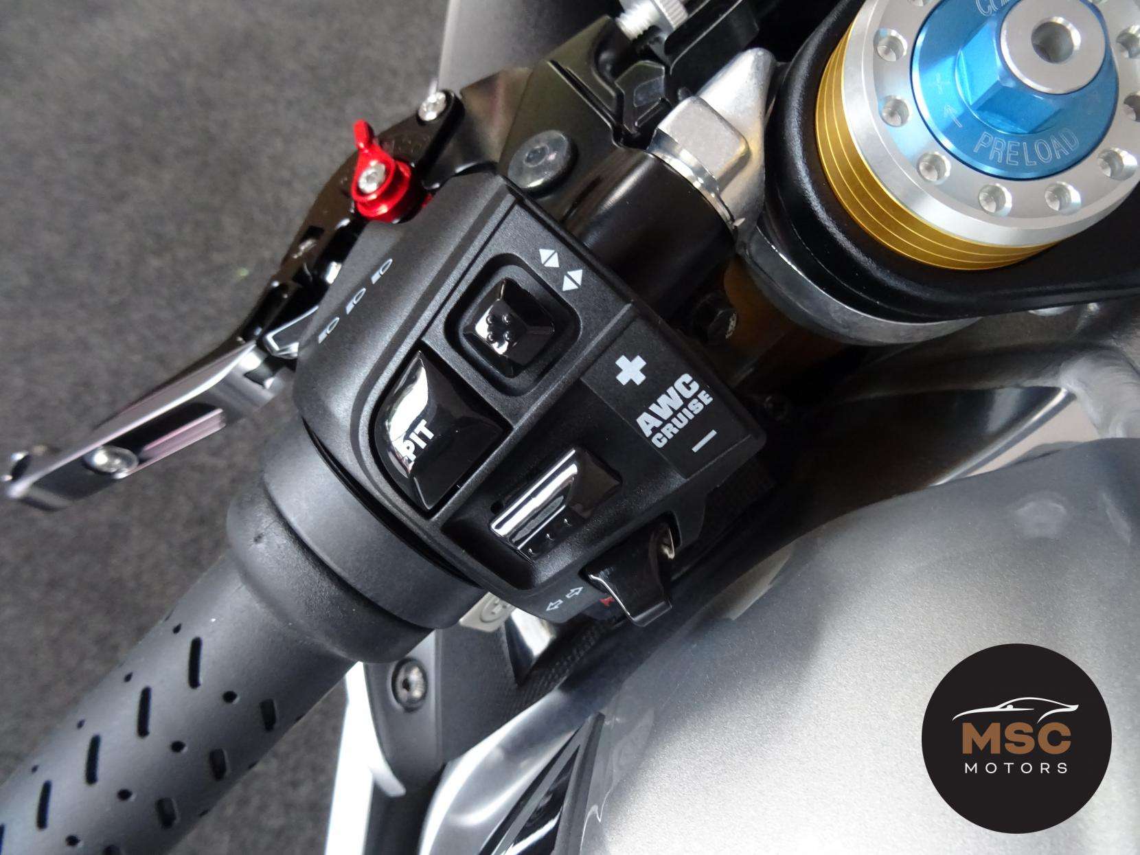 2017 APRILIA RSV4 2017 APRILIA RSV4