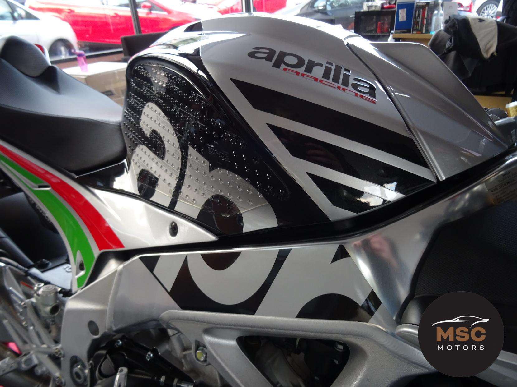 2017 APRILIA RSV4 2017 APRILIA RSV4