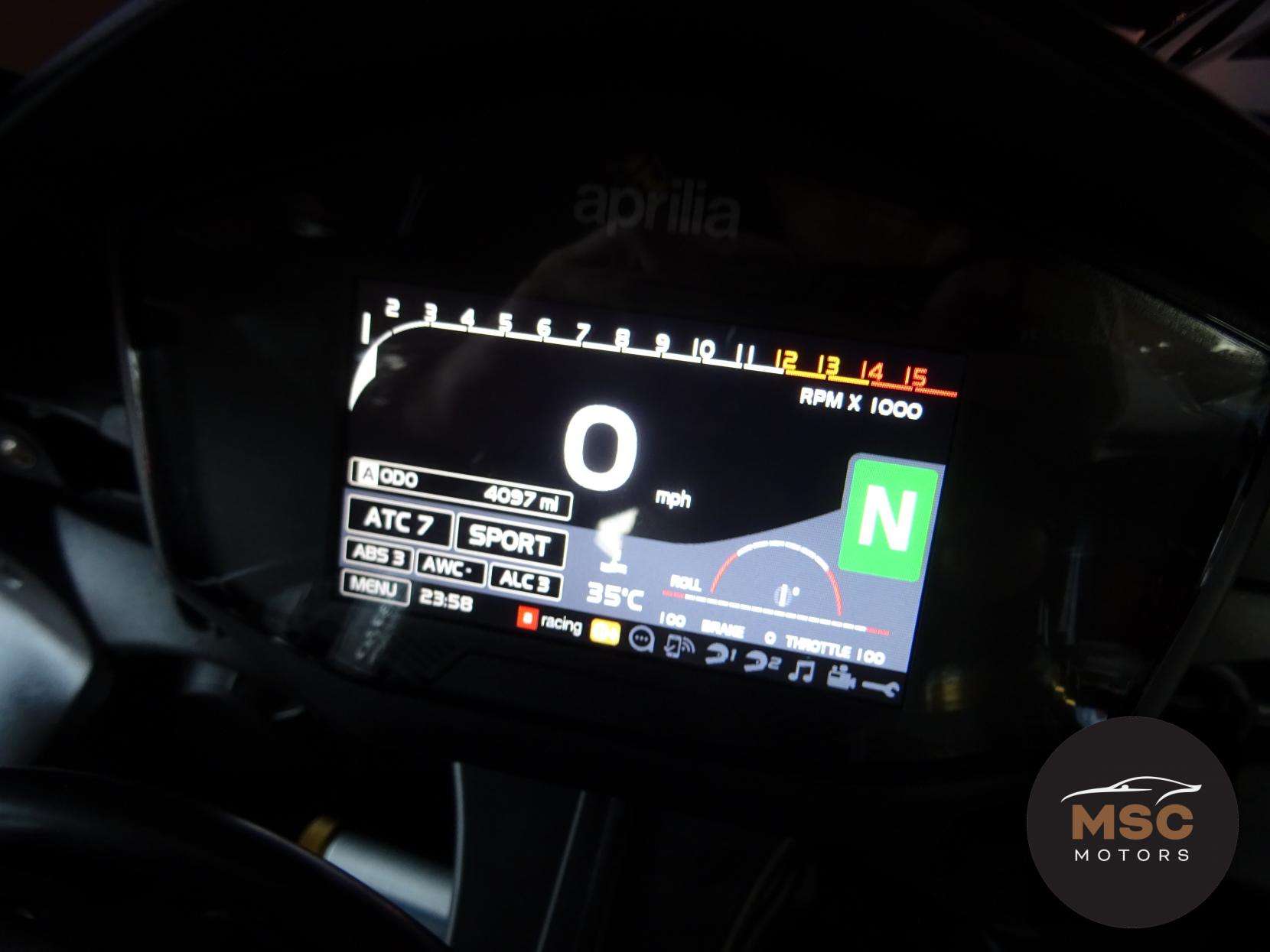 2017 APRILIA RSV4 2017 APRILIA RSV4