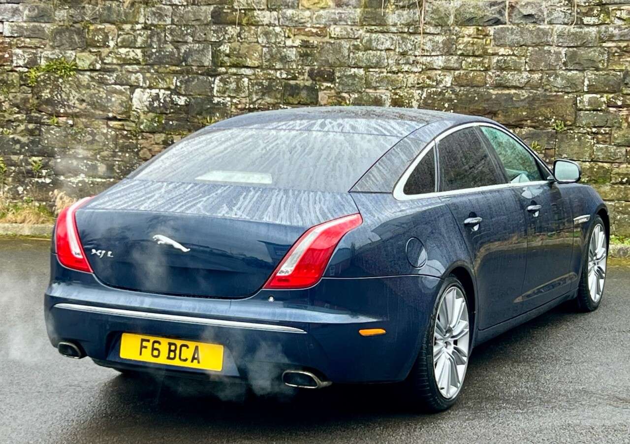 2011 JAGUAR XJ SERIES SALOON 2011 JAGUAR XJ SERIES SALOON