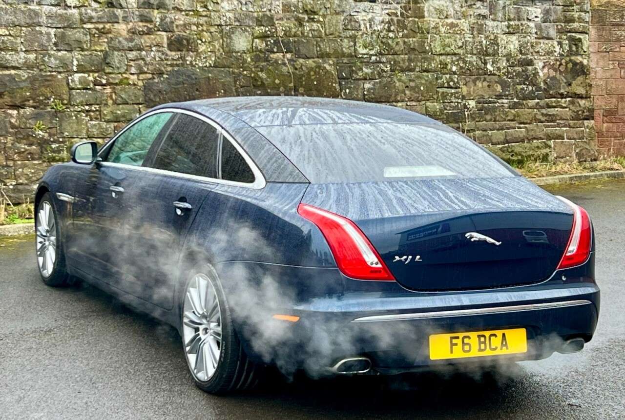 2011 JAGUAR XJ SERIES SALOON 2011 JAGUAR XJ SERIES SALOON
