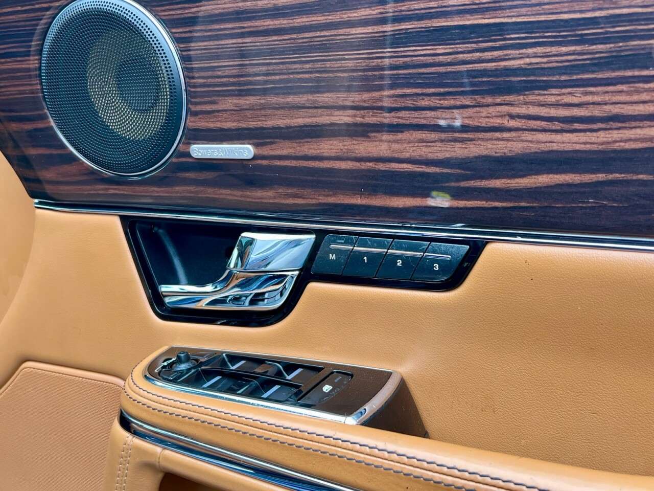 2011 JAGUAR XJ SERIES SALOON 2011 JAGUAR XJ SERIES SALOON