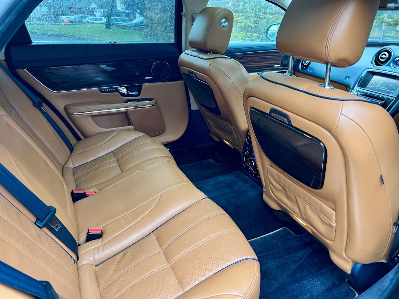 2011 JAGUAR XJ SERIES SALOON 2011 JAGUAR XJ SERIES SALOON