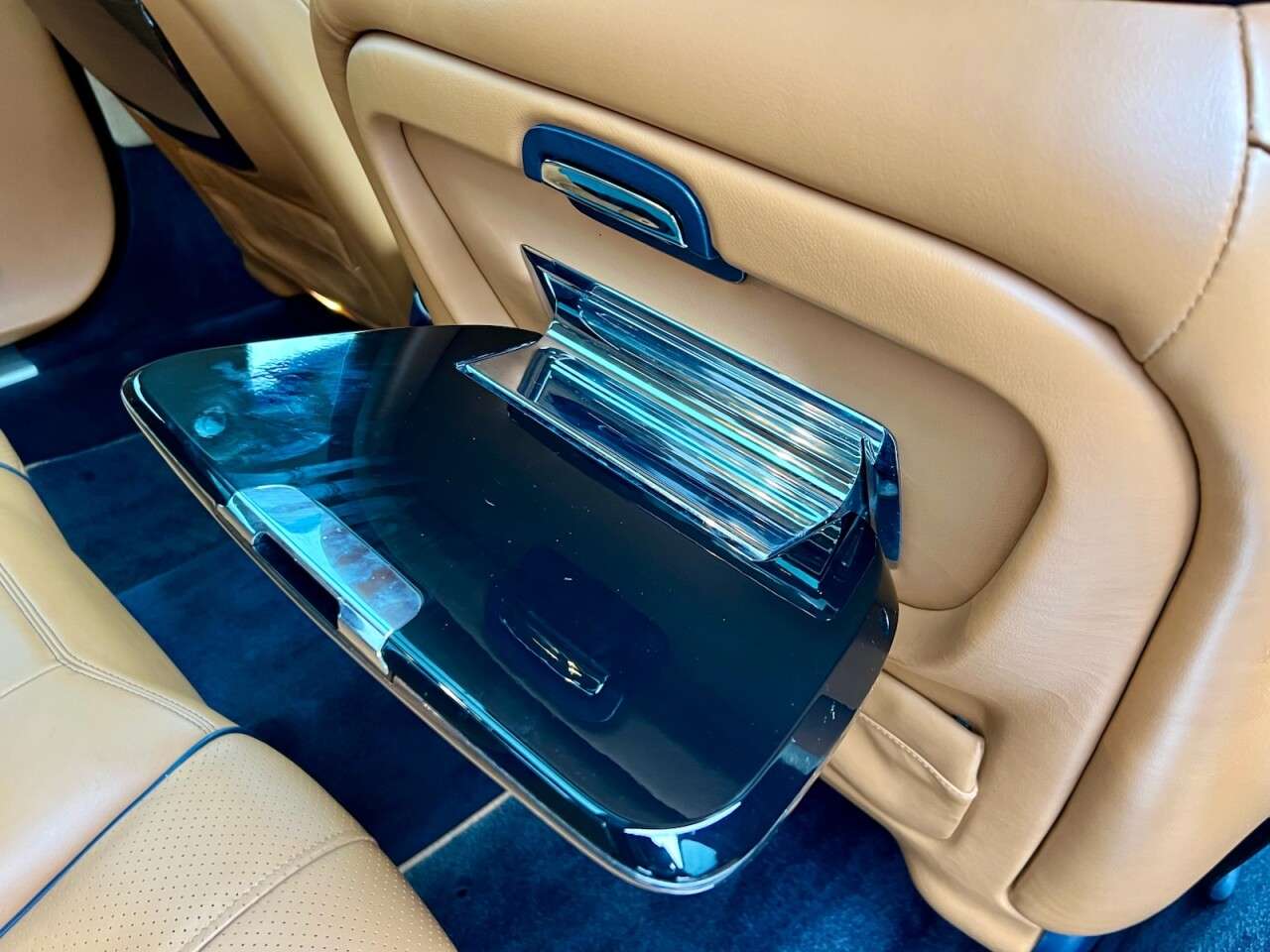 2011 JAGUAR XJ SERIES SALOON 2011 JAGUAR XJ SERIES SALOON