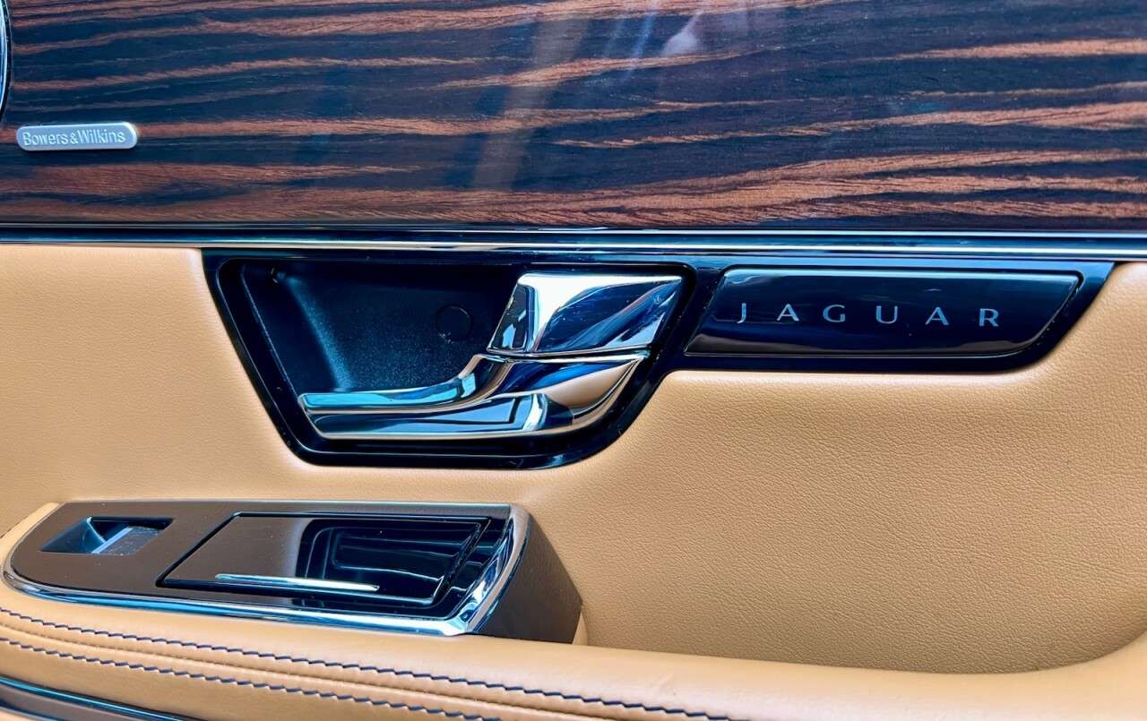 2011 JAGUAR XJ SERIES SALOON 2011 JAGUAR XJ SERIES SALOON