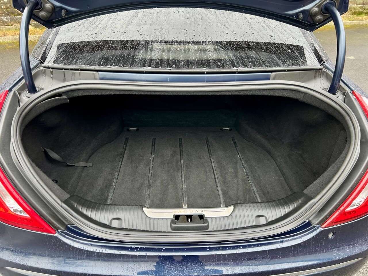 2011 JAGUAR XJ SERIES SALOON 2011 JAGUAR XJ SERIES SALOON