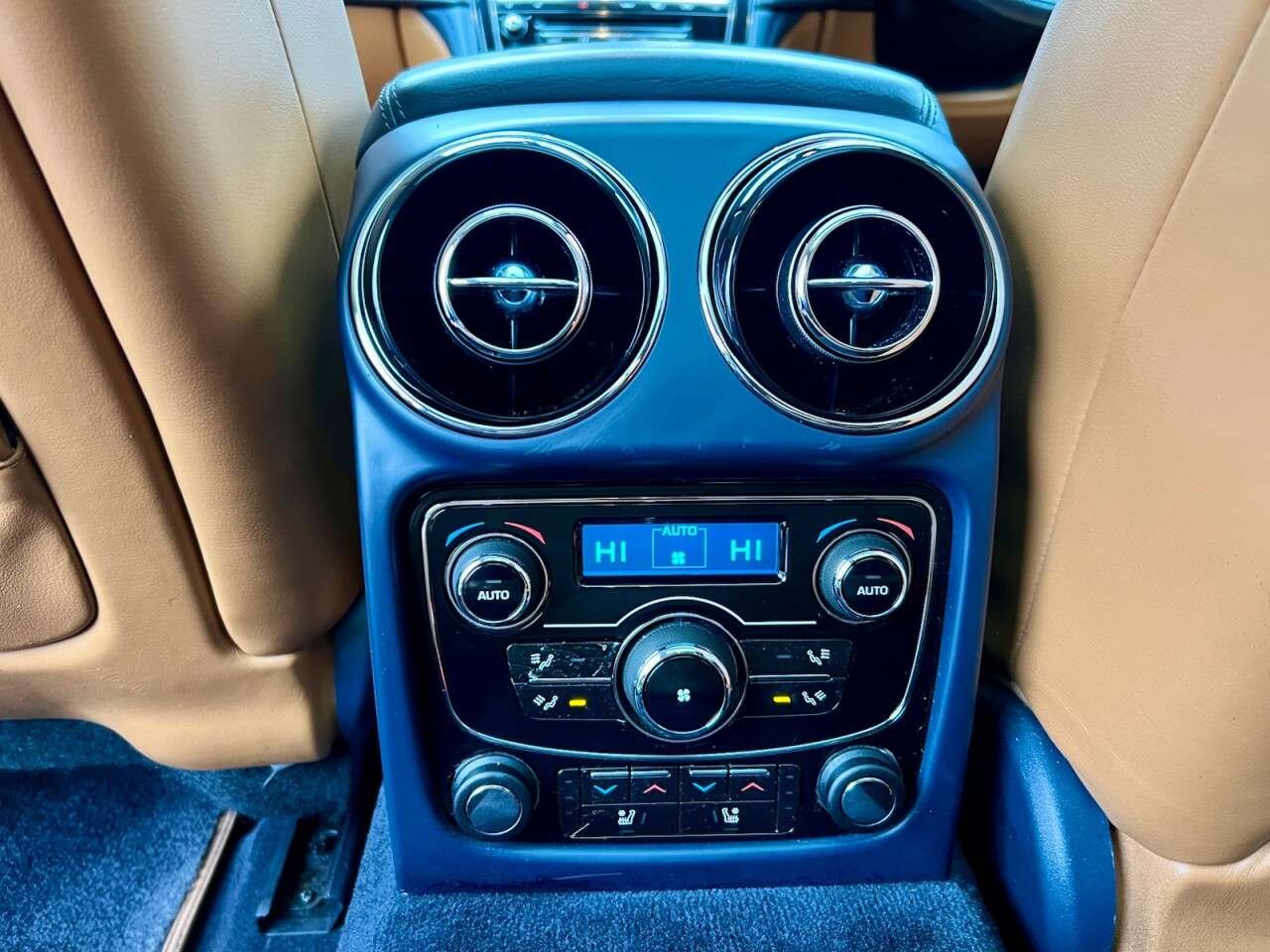 2011 JAGUAR XJ SERIES SALOON 2011 JAGUAR XJ SERIES SALOON