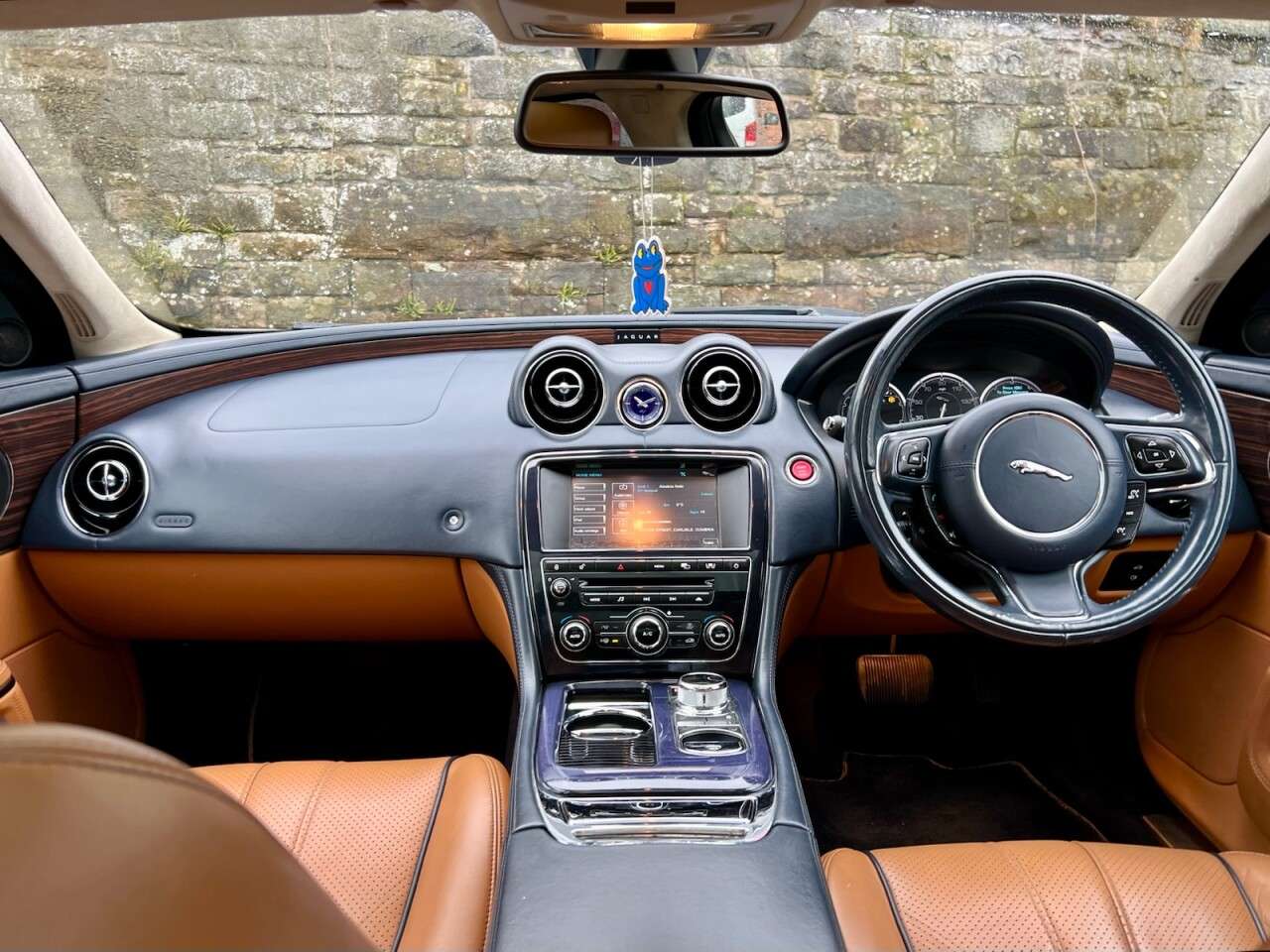 2011 JAGUAR XJ SERIES SALOON 2011 JAGUAR XJ SERIES SALOON