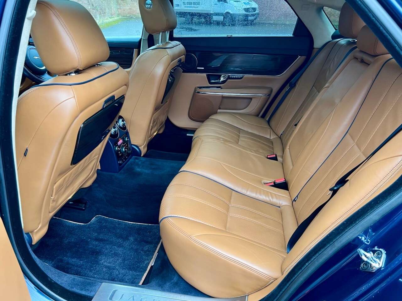 2011 JAGUAR XJ SERIES SALOON 2011 JAGUAR XJ SERIES SALOON