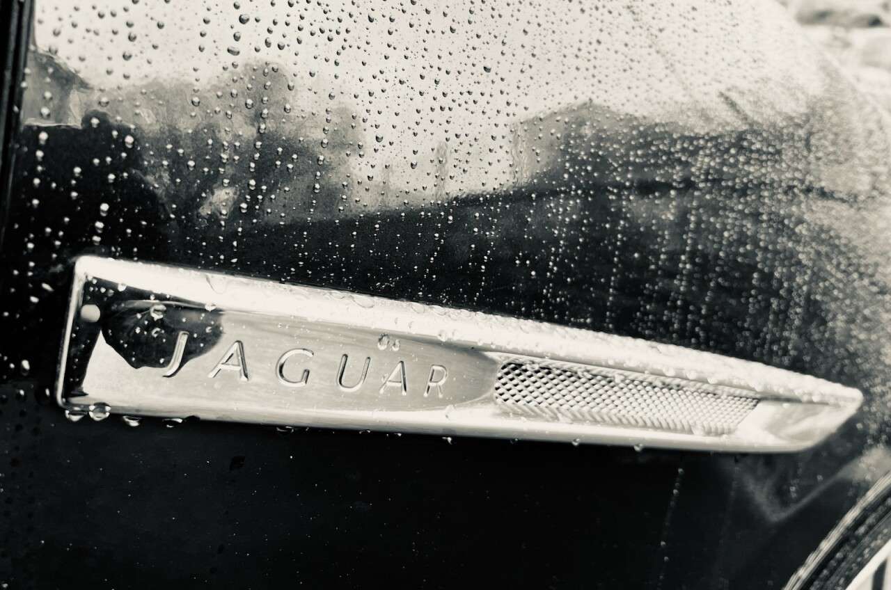 2011 JAGUAR XJ SERIES SALOON 2011 JAGUAR XJ SERIES SALOON