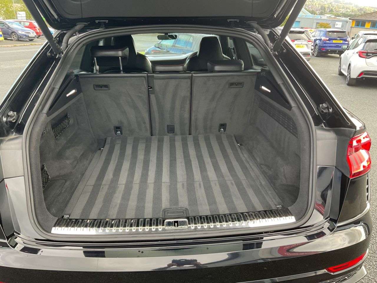 2021 AUDI RSQ8 2021 AUDI RSQ8