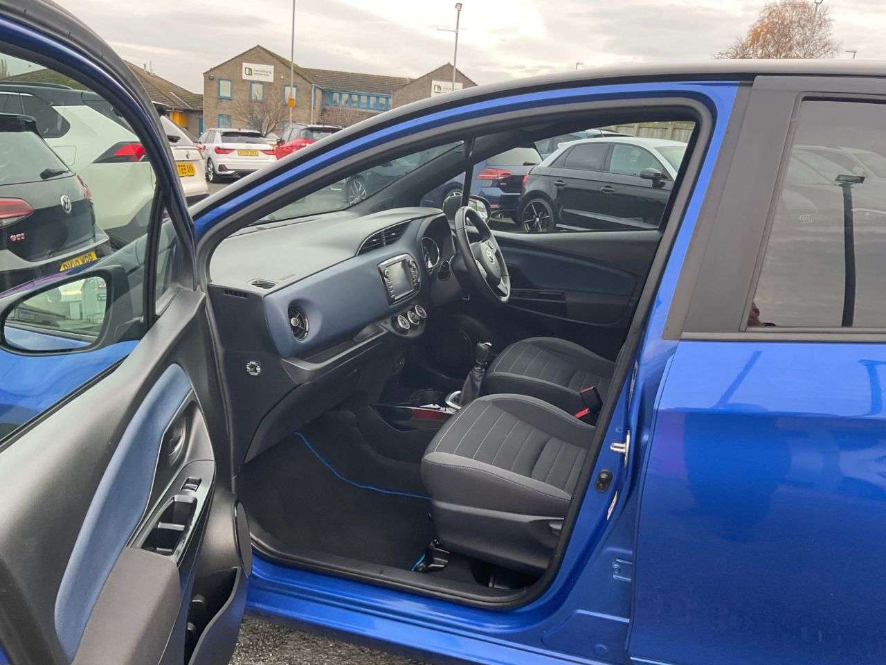 2017 TOYOTA YARIS 2017 TOYOTA YARIS