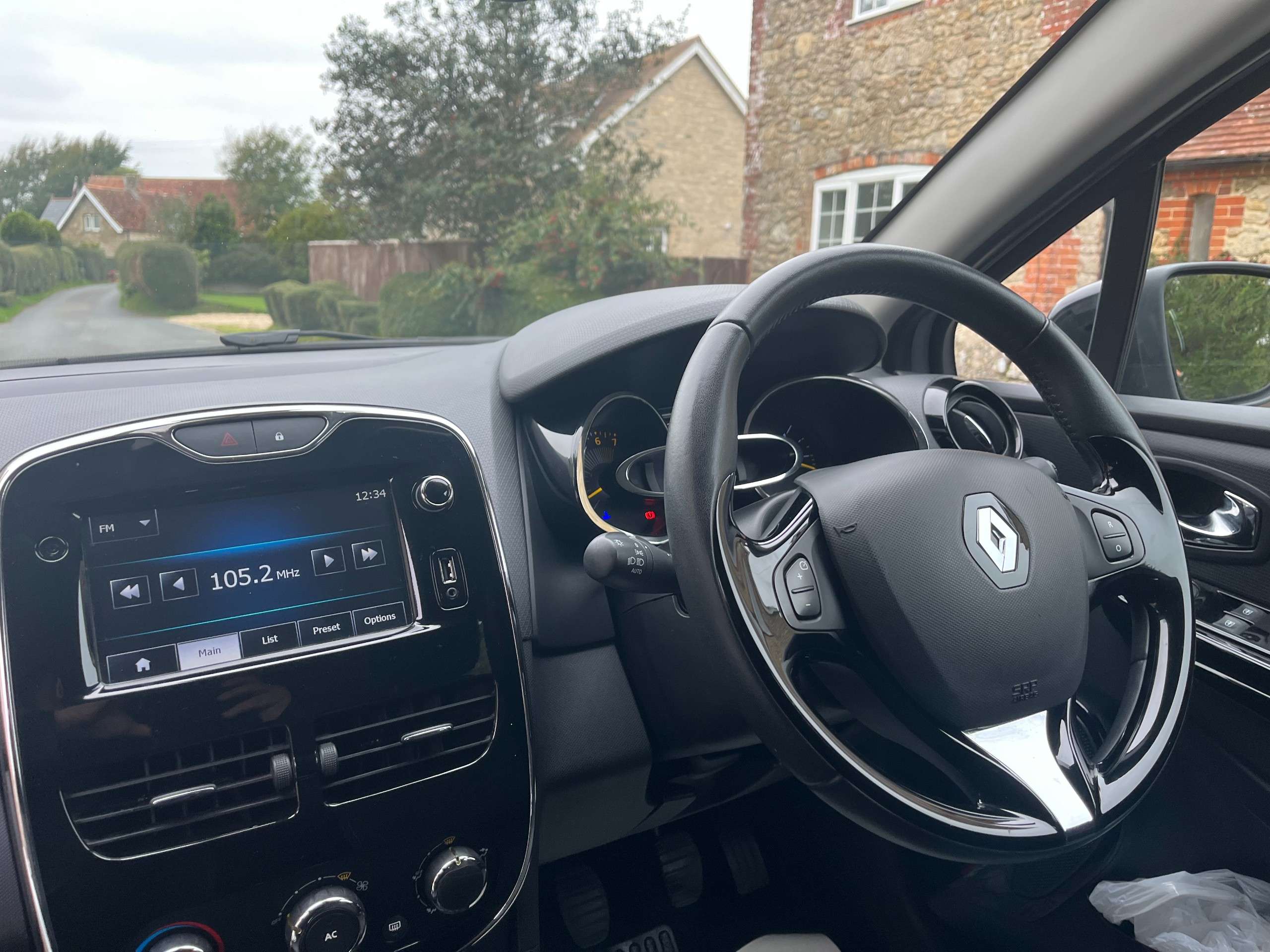 2013 RENAULT CLIO 2013 RENAULT CLIO