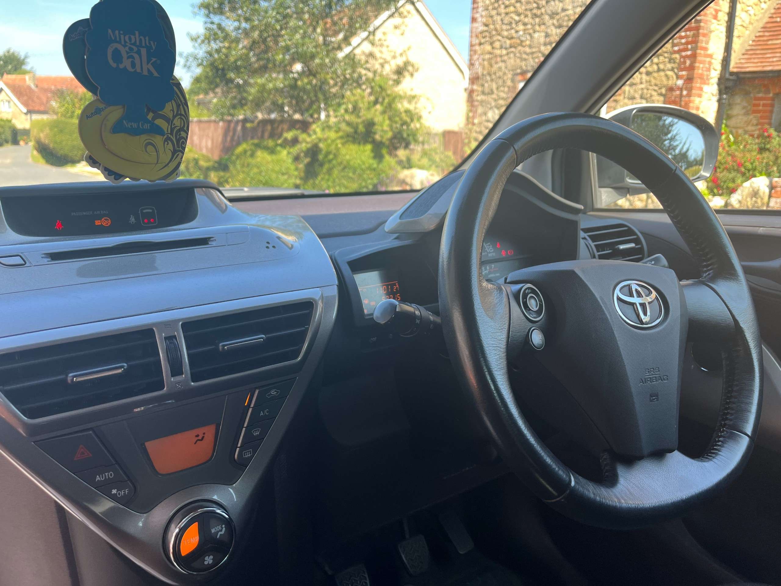 2010 TOYOTA IQ 2010 TOYOTA IQ