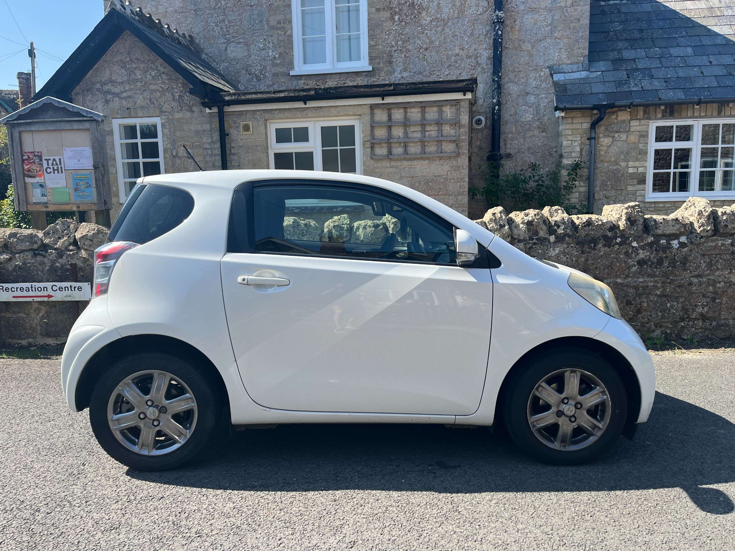 2010 TOYOTA IQ 2010 TOYOTA IQ