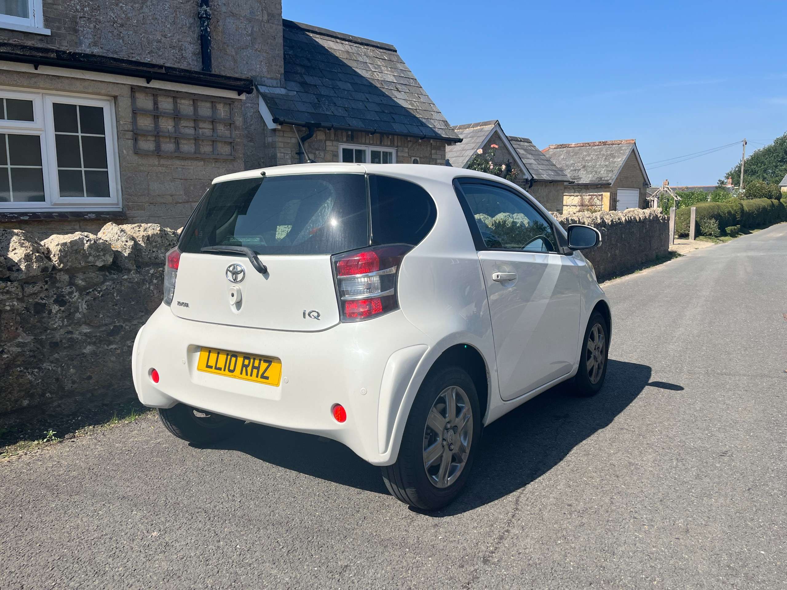 2010 TOYOTA IQ 2010 TOYOTA IQ