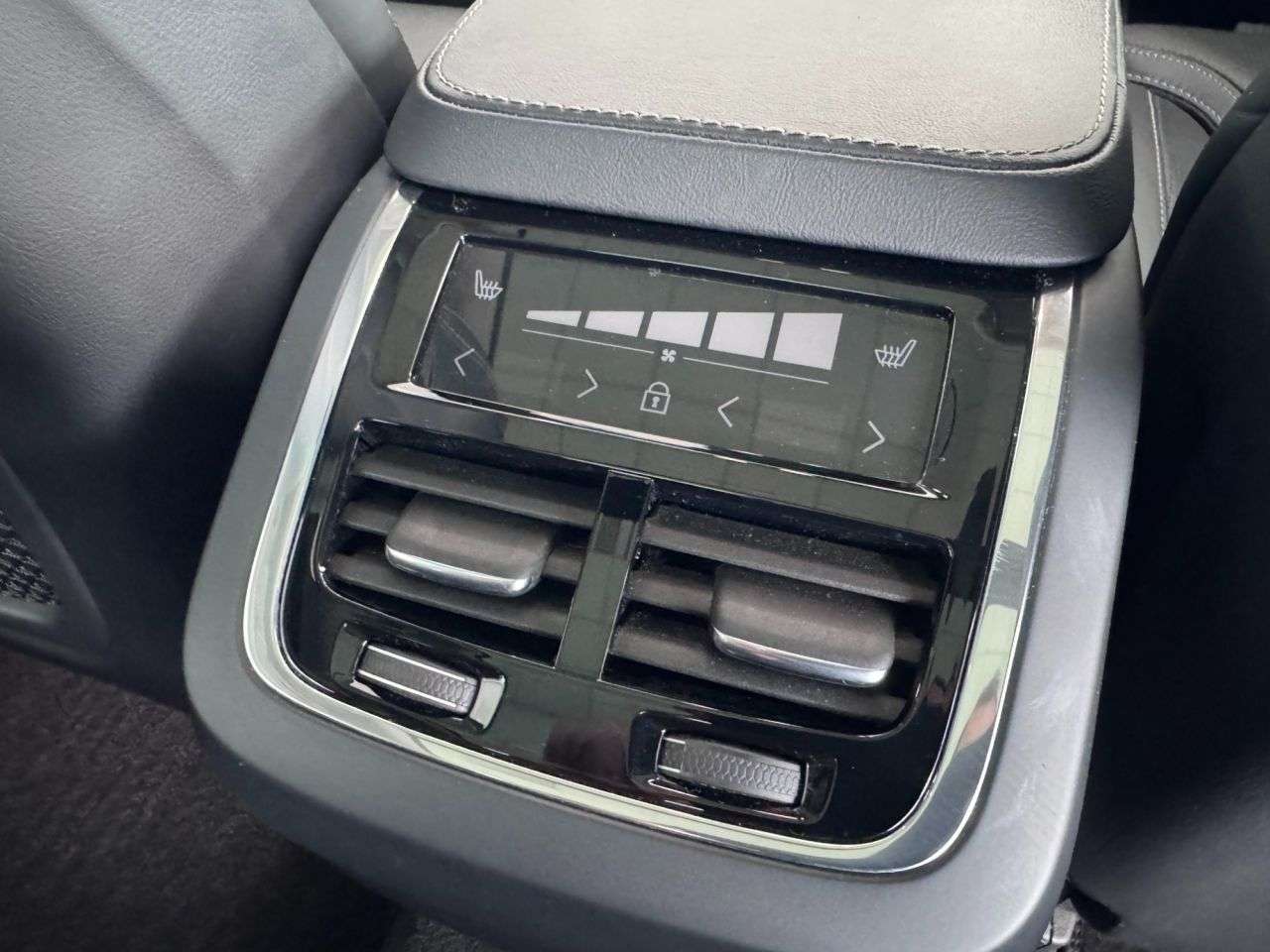 2023 VOLVO XC90 2023 VOLVO XC90