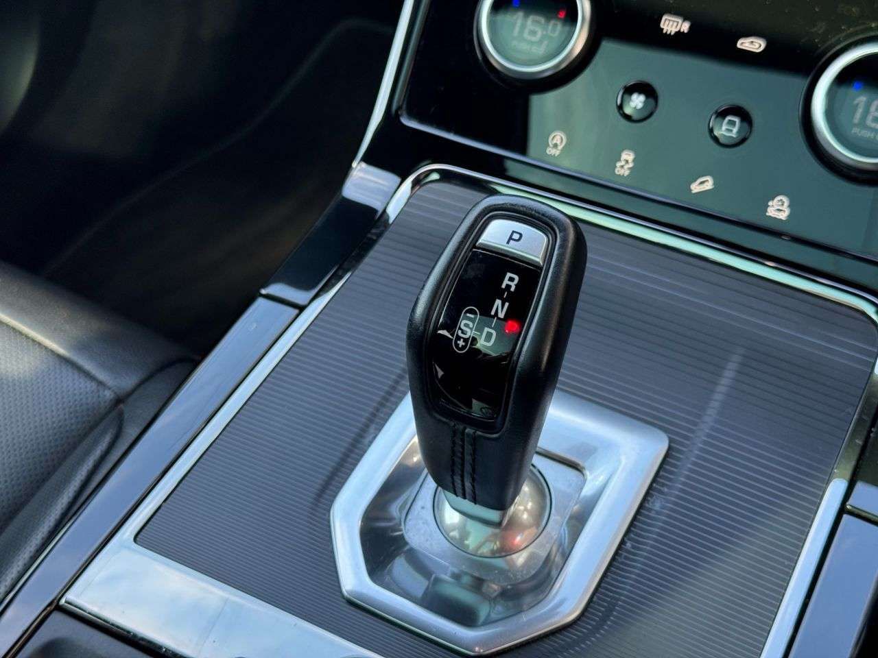 2019 LAND ROVER RANGE ROVER EVOQUE 2019 LAND ROVER RANGE ROVER EVOQUE