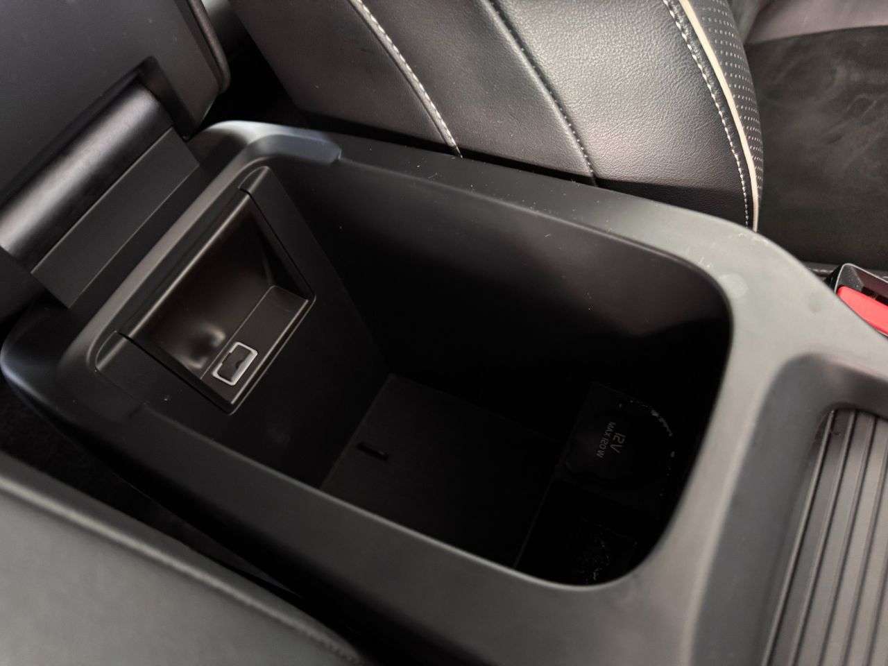 2014 VOLVO V40 2014 VOLVO V40