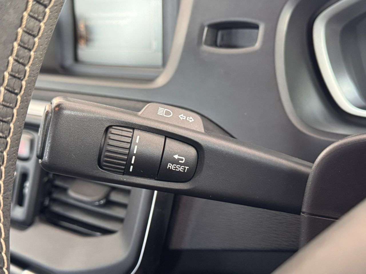 2014 VOLVO V40 2014 VOLVO V40