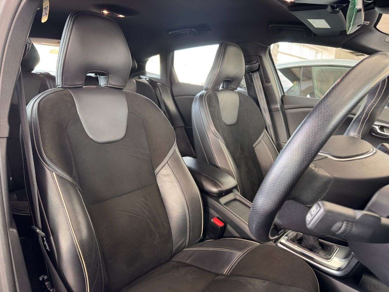 2014 VOLVO V40 2014 VOLVO V40