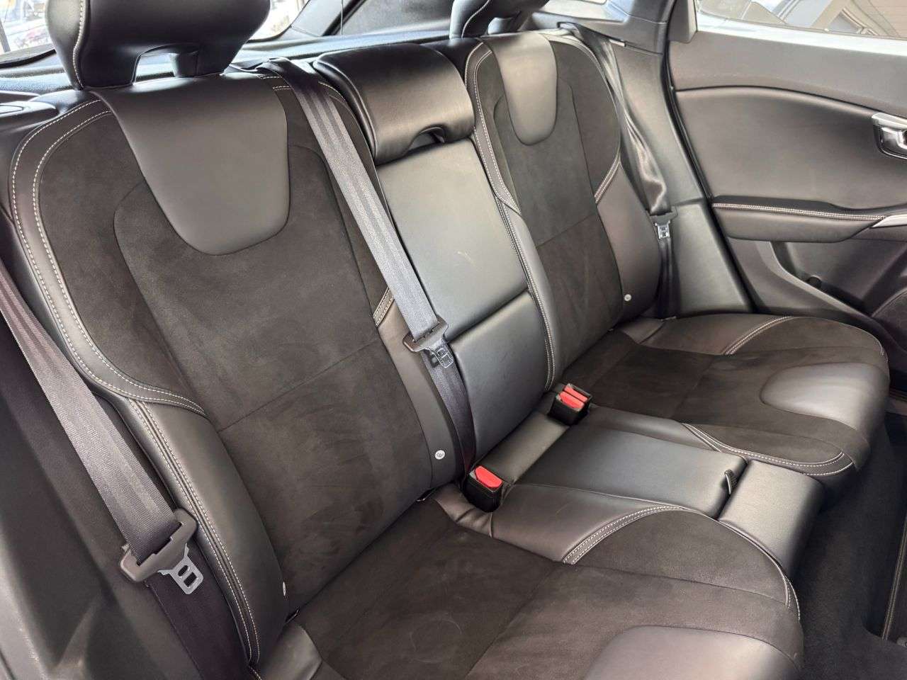 2014 VOLVO V40 2014 VOLVO V40