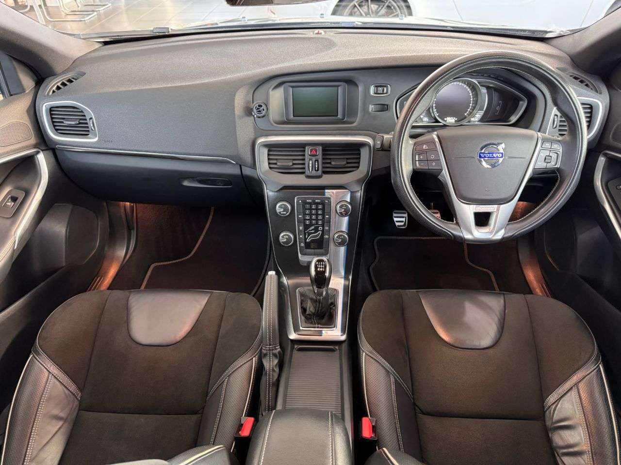2014 VOLVO V40 2014 VOLVO V40