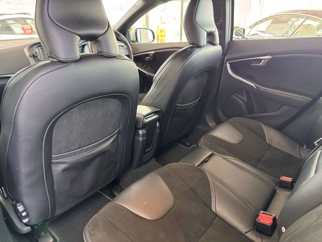 2014 VOLVO V40 2014 VOLVO V40