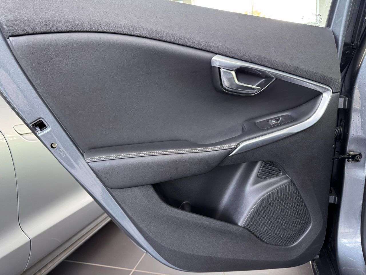 2014 VOLVO V40 2014 VOLVO V40