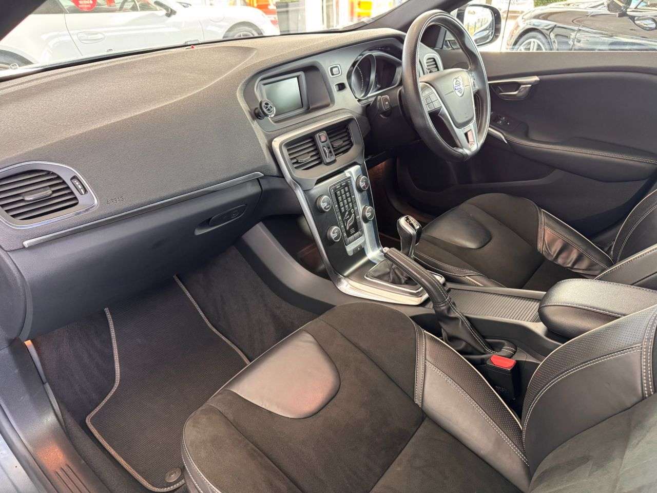2014 VOLVO V40 2014 VOLVO V40
