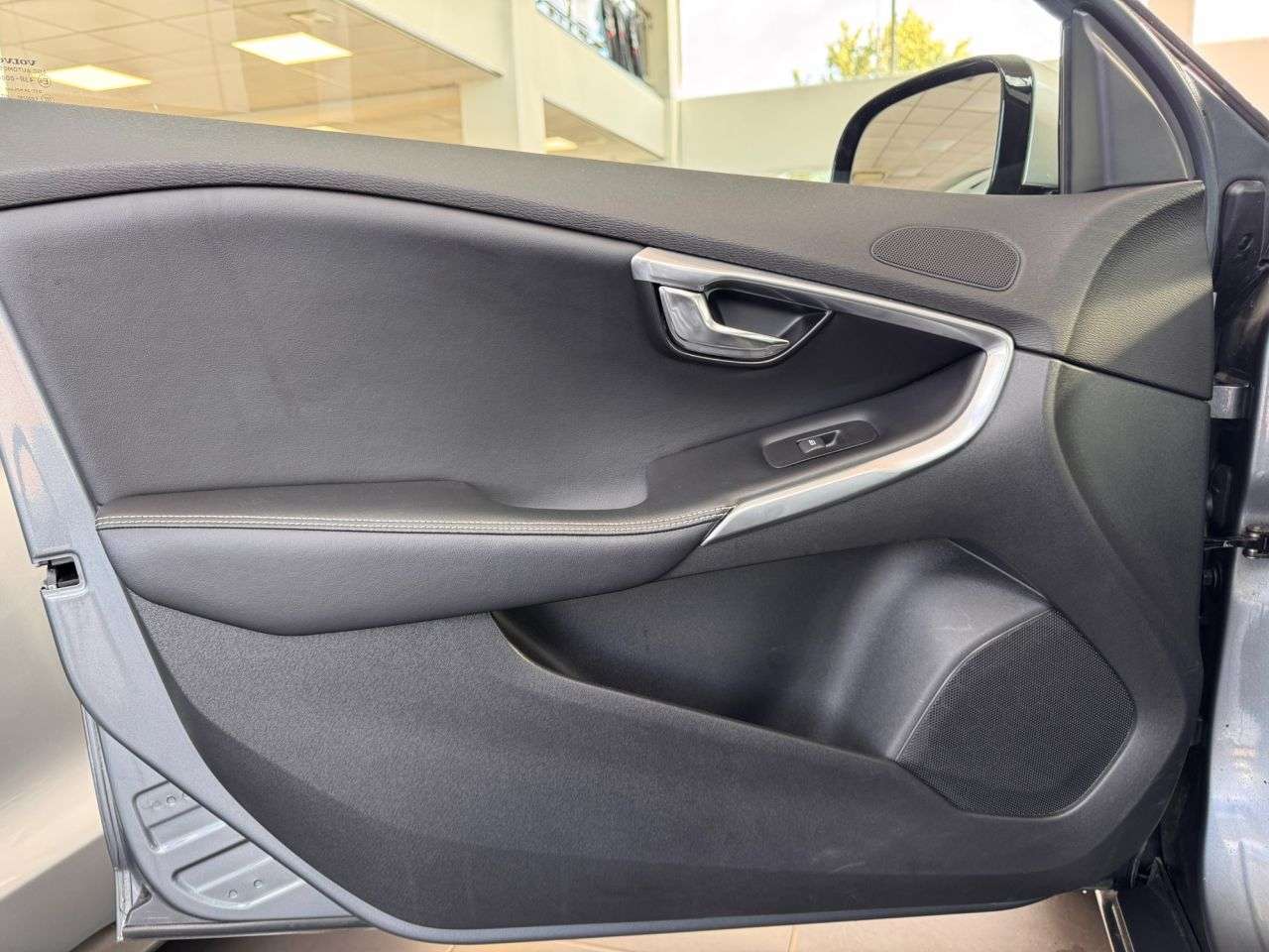 2014 VOLVO V40 2014 VOLVO V40