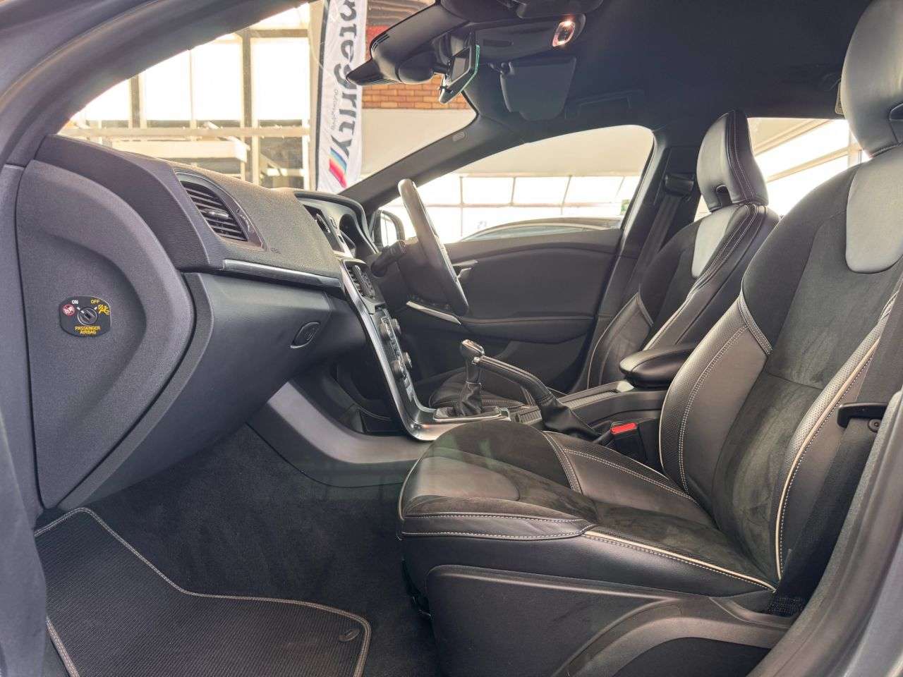 2014 VOLVO V40 2014 VOLVO V40