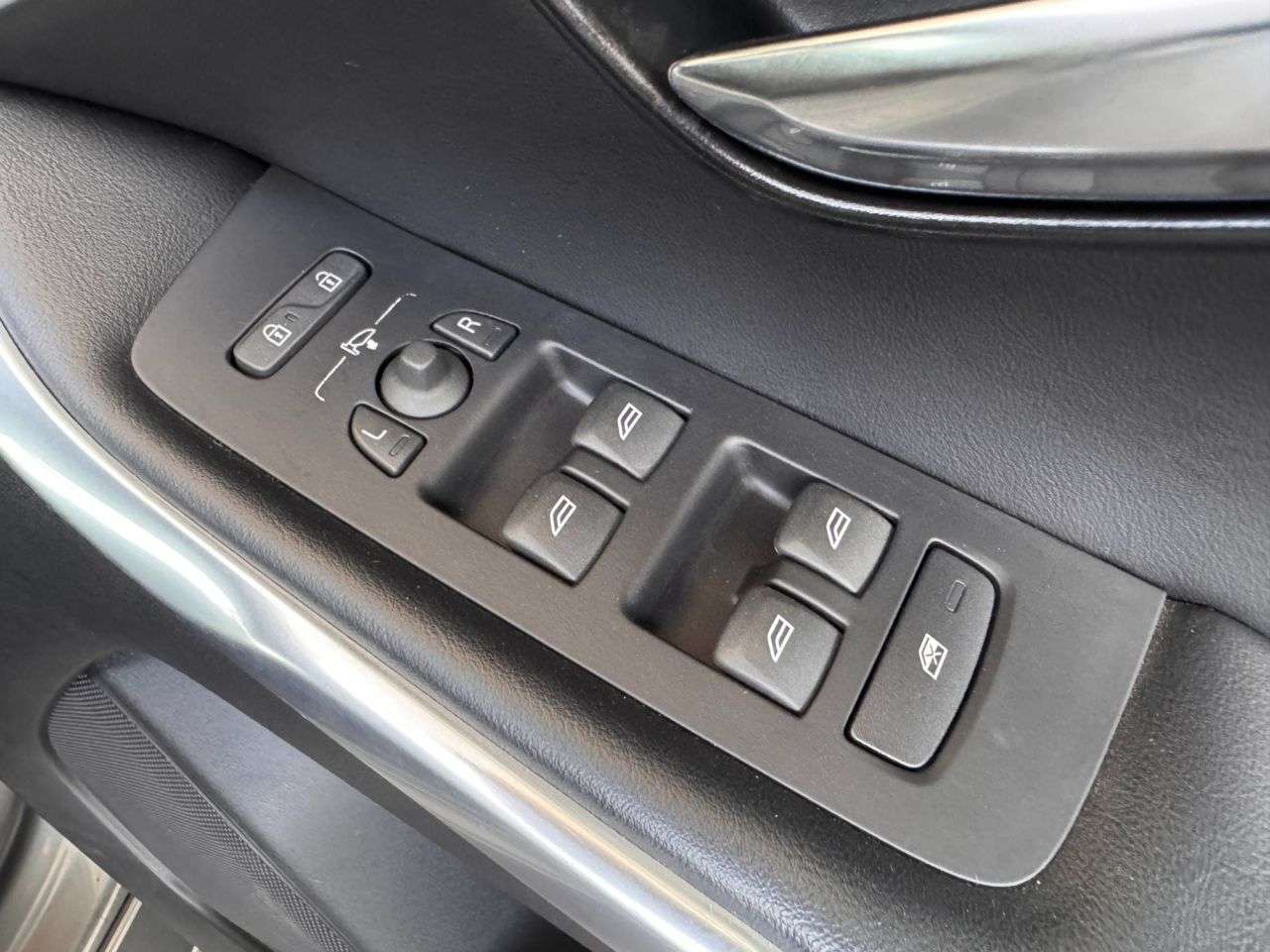 2014 VOLVO V40 2014 VOLVO V40