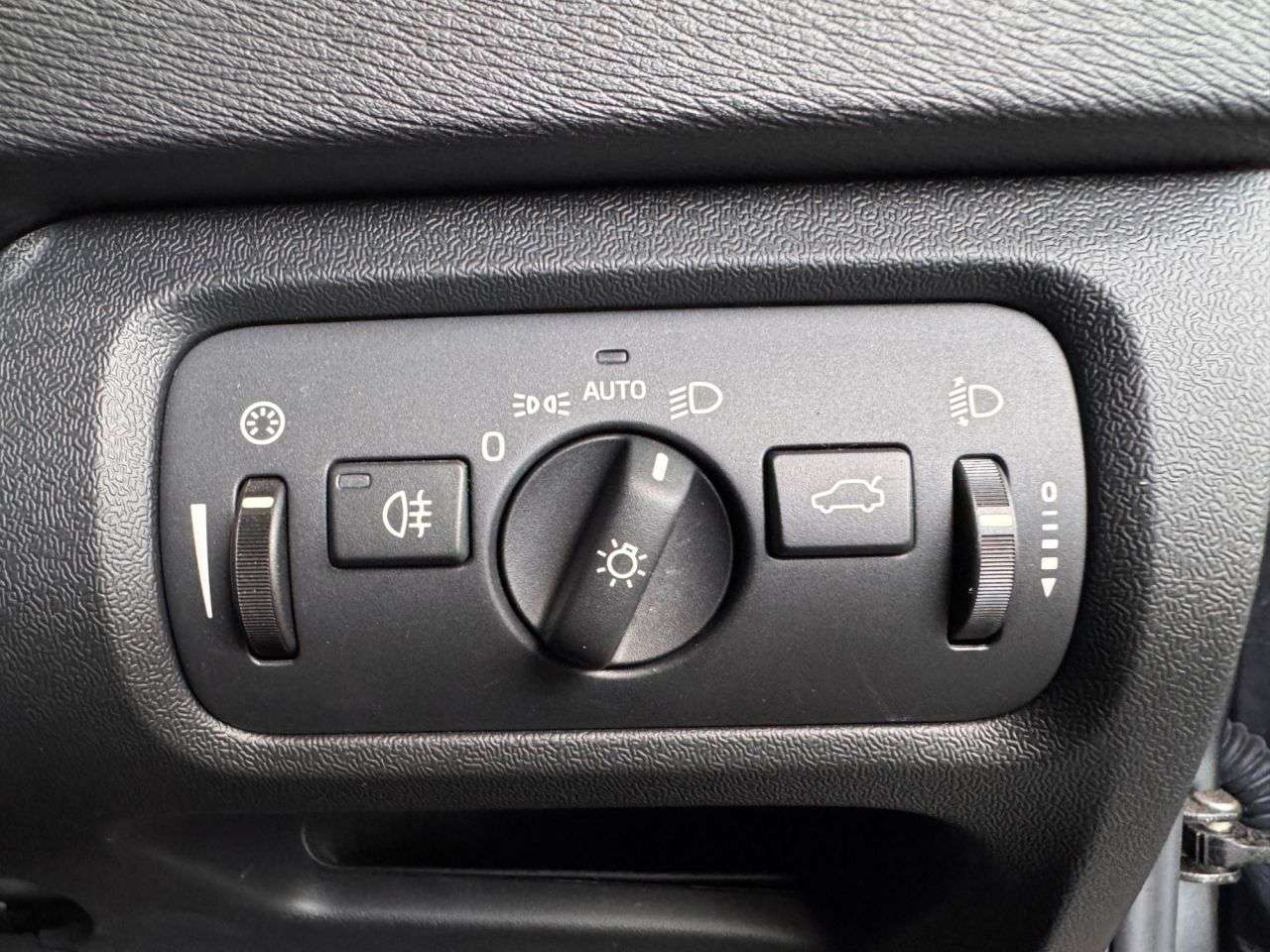 2014 VOLVO V40 2014 VOLVO V40