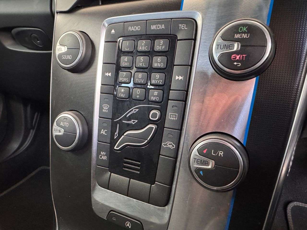 2014 VOLVO V40 2014 VOLVO V40